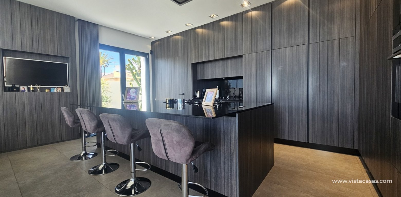 Resale - Villa - Cabo Roig