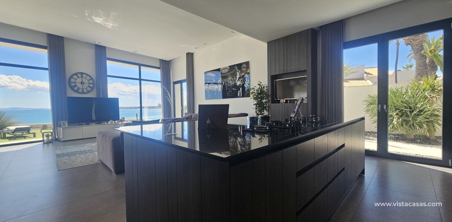 Resale - Villa - Cabo Roig