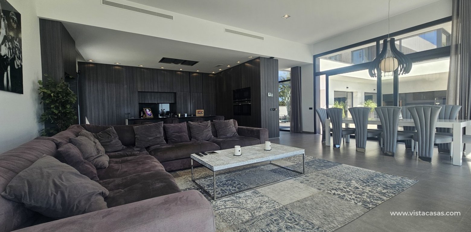 Resale - Villa - Cabo Roig