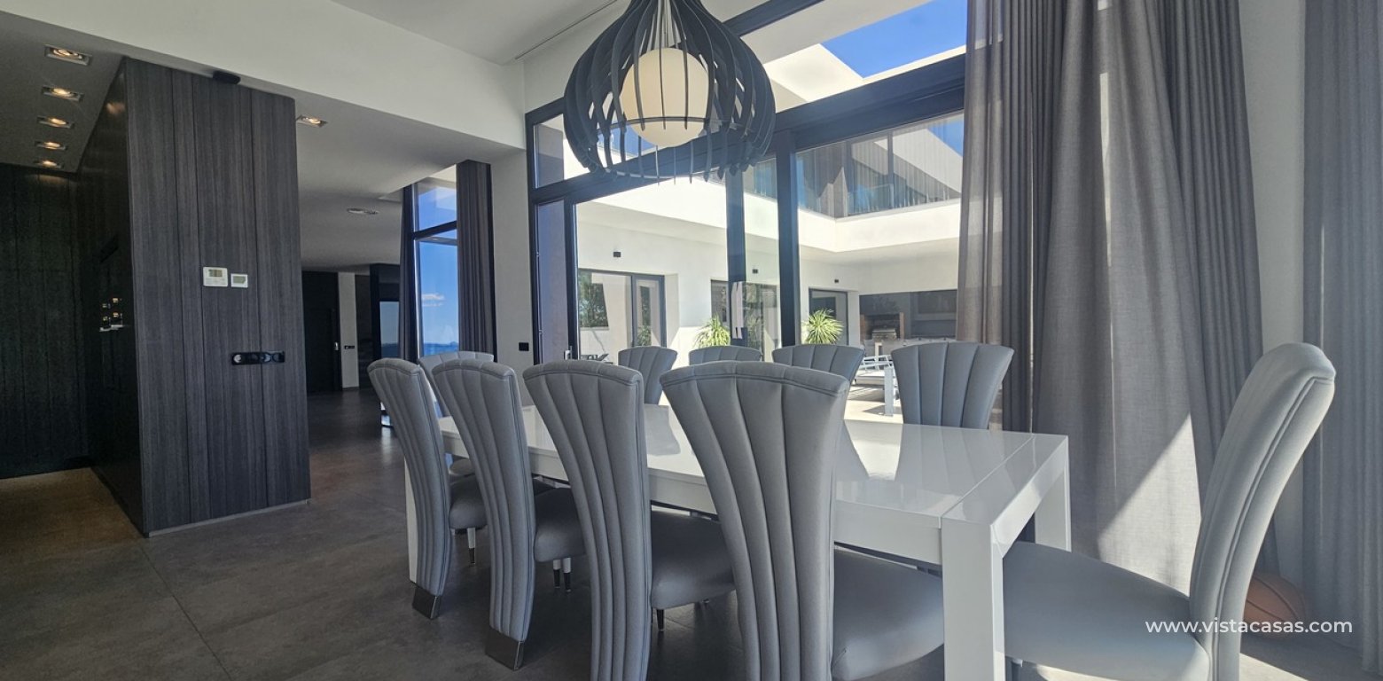 Resale - Villa - Cabo Roig