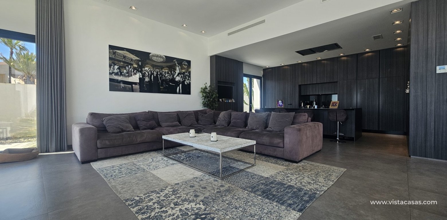 Resale - Villa - Cabo Roig