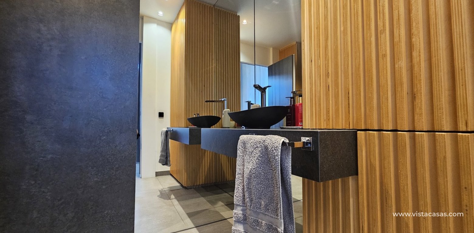 Resale - Villa - Cabo Roig