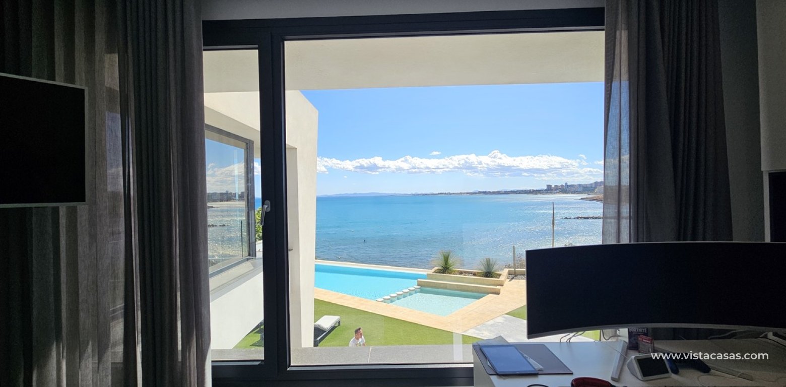 Resale - Villa - Cabo Roig