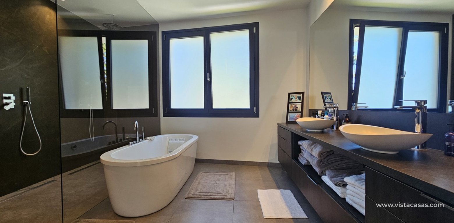 Resale - Villa - Cabo Roig