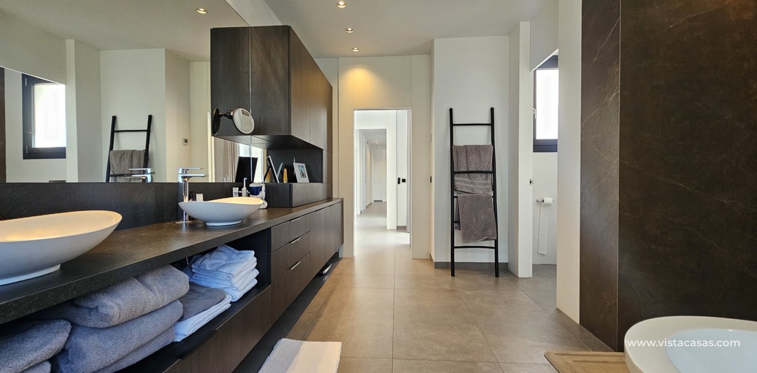 Resale - Villa - Cabo Roig