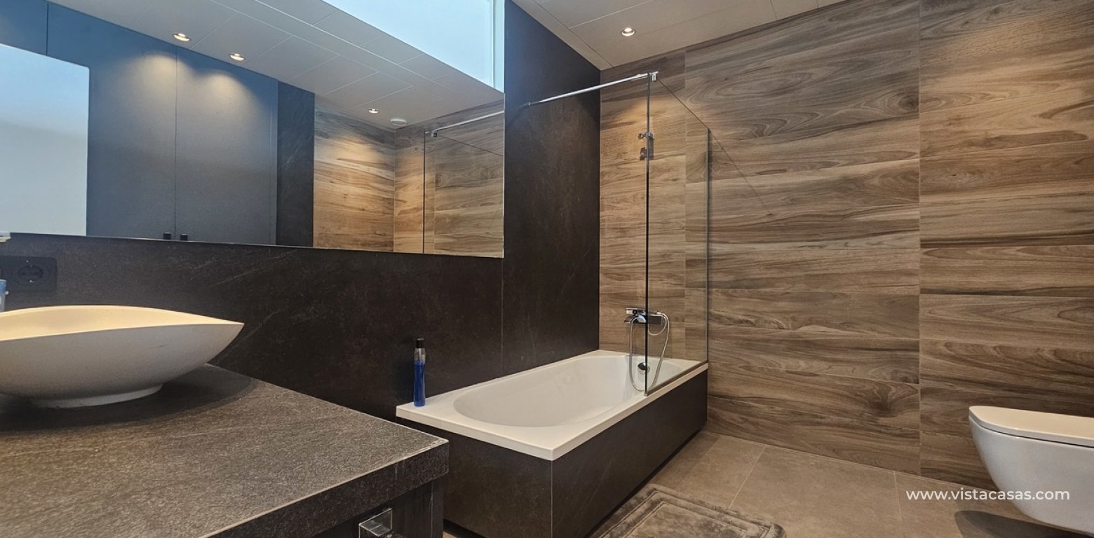 Resale - Villa - Cabo Roig