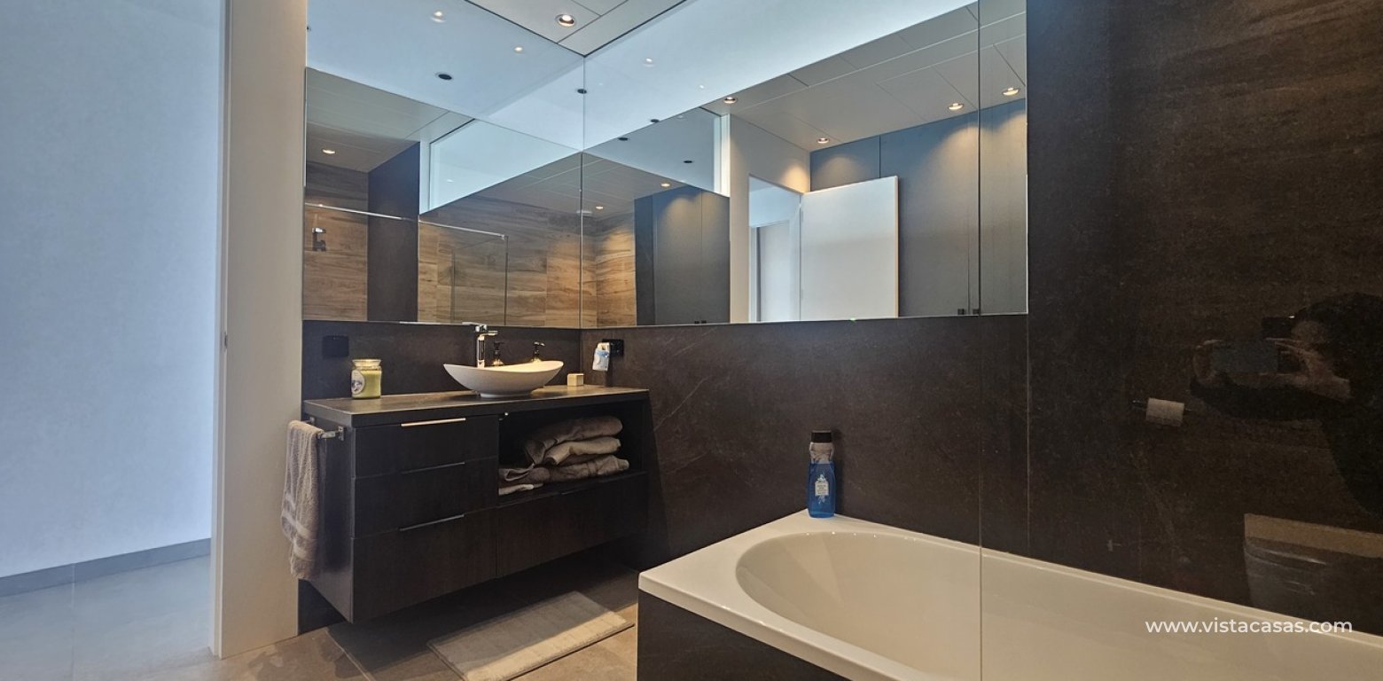 Resale - Villa - Cabo Roig