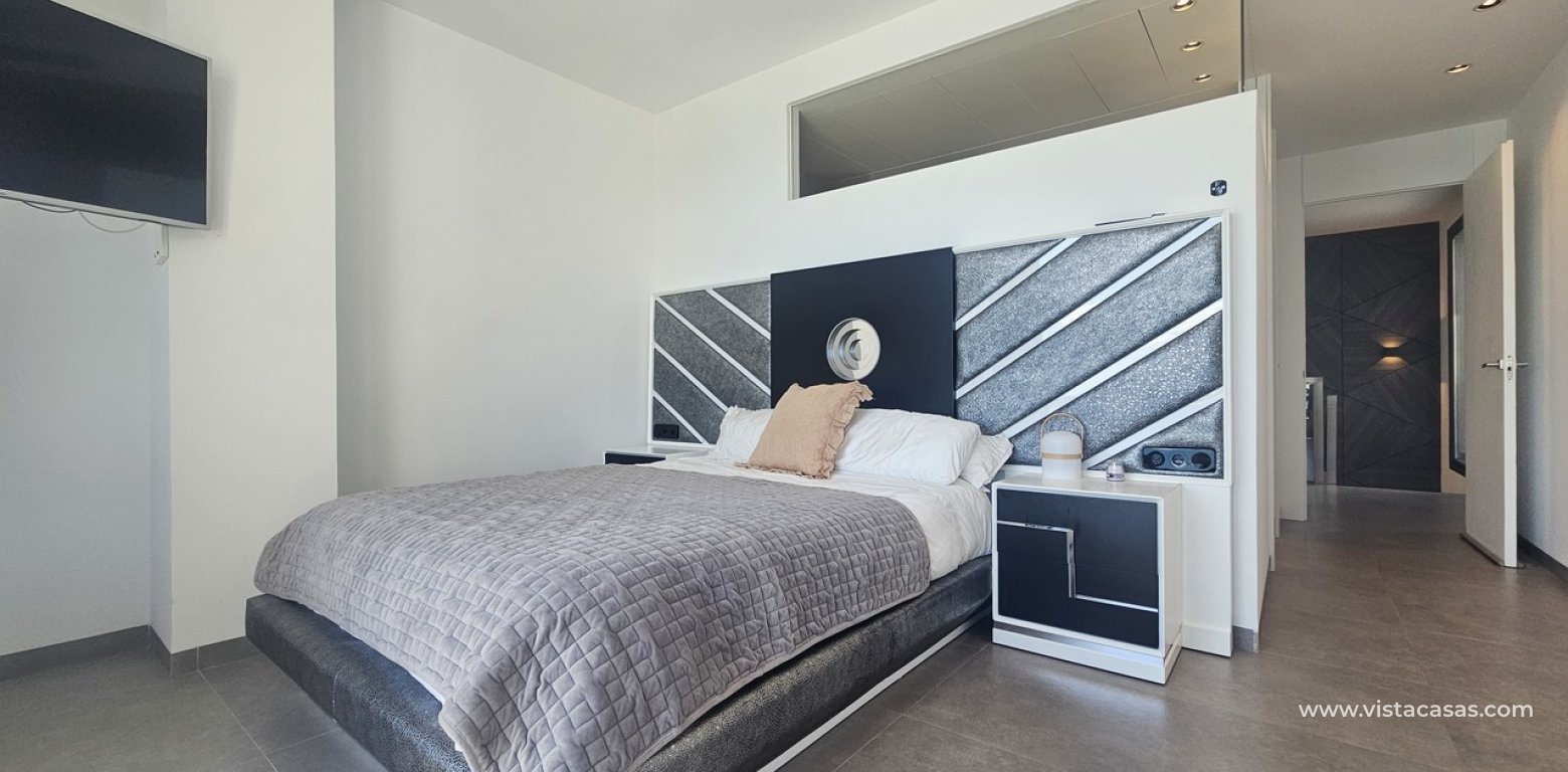 Resale - Villa - Cabo Roig