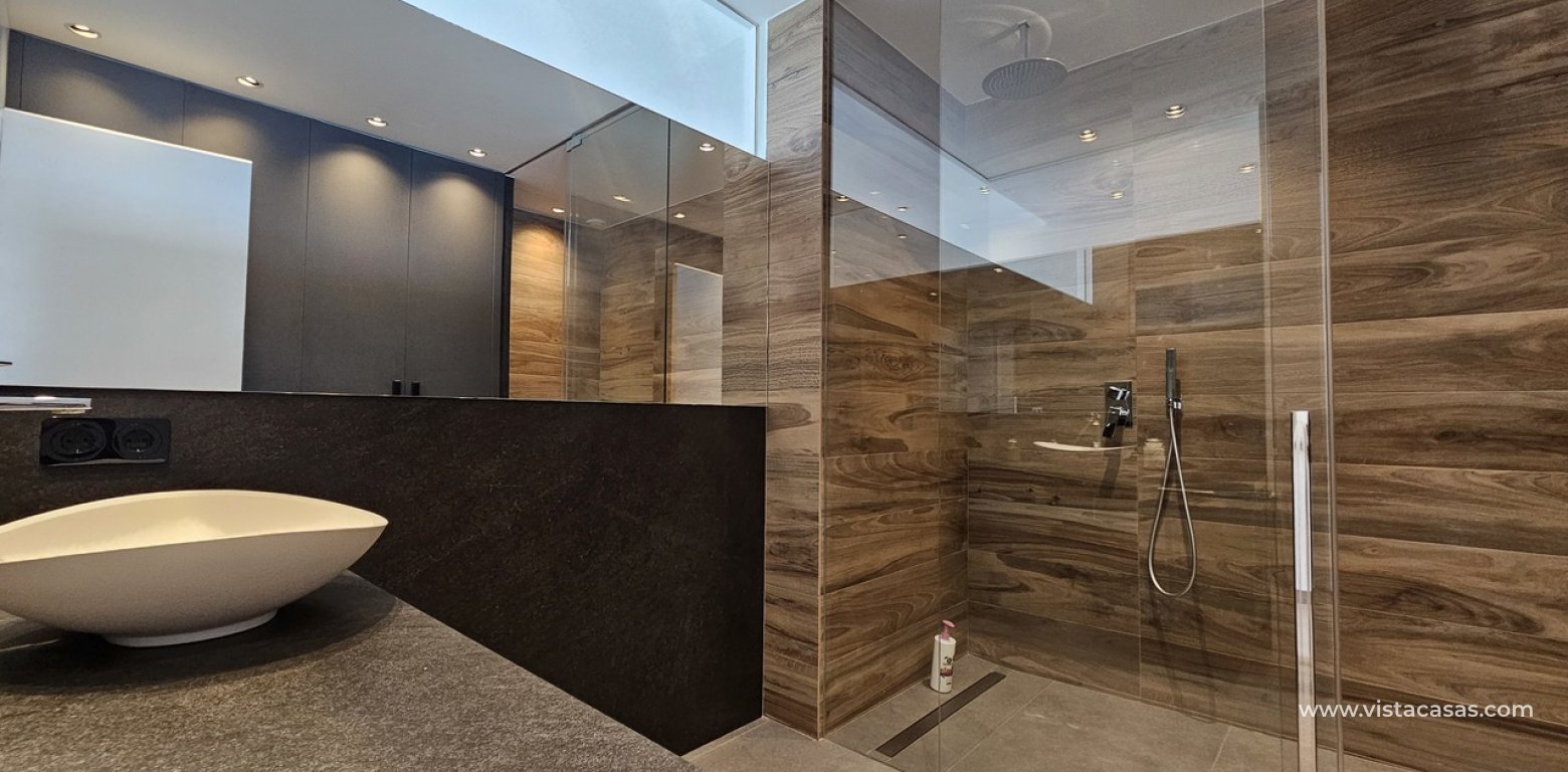 Resale - Villa - Cabo Roig