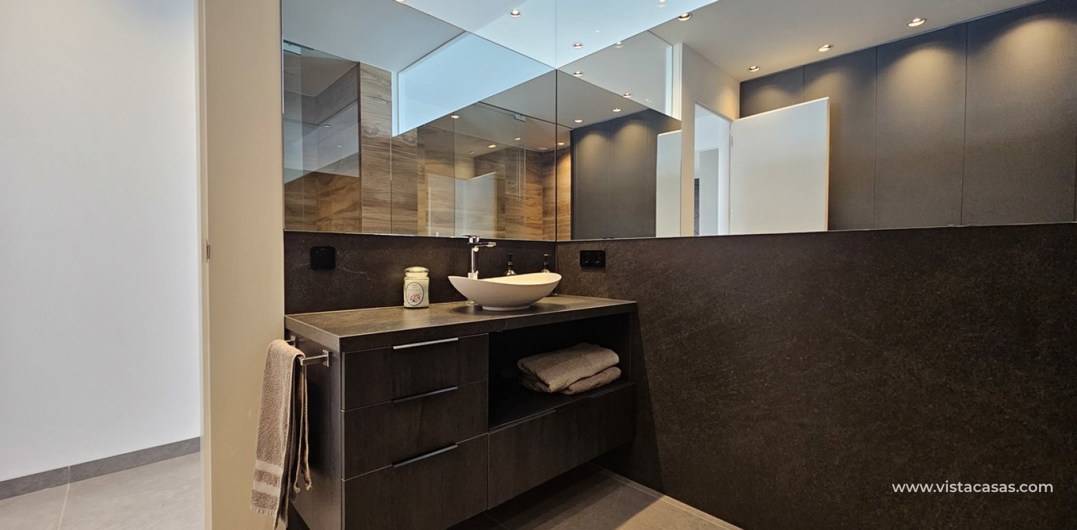 Resale - Villa - Cabo Roig