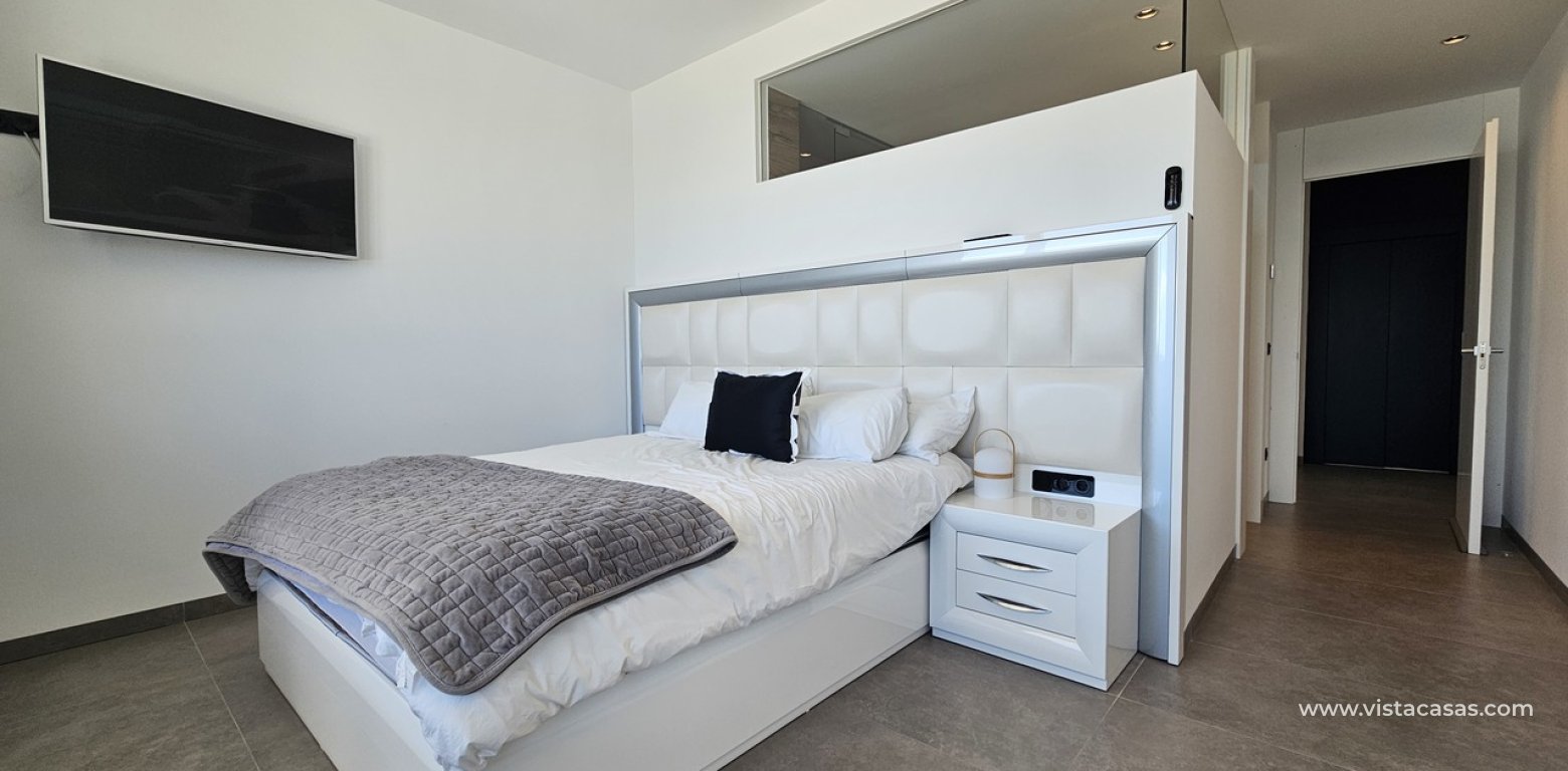 Resale - Villa - Cabo Roig