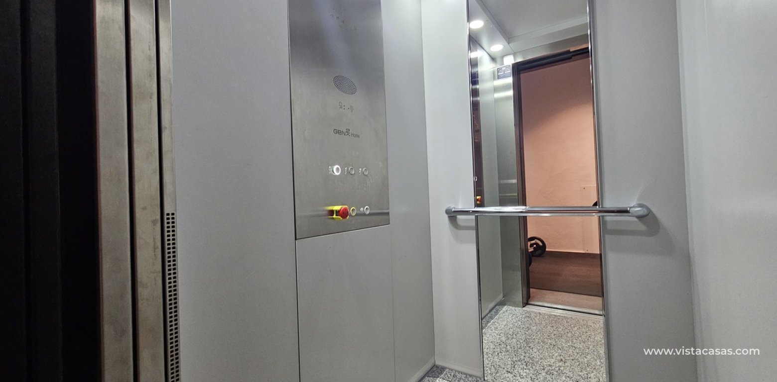 Resale - Villa - Cabo Roig