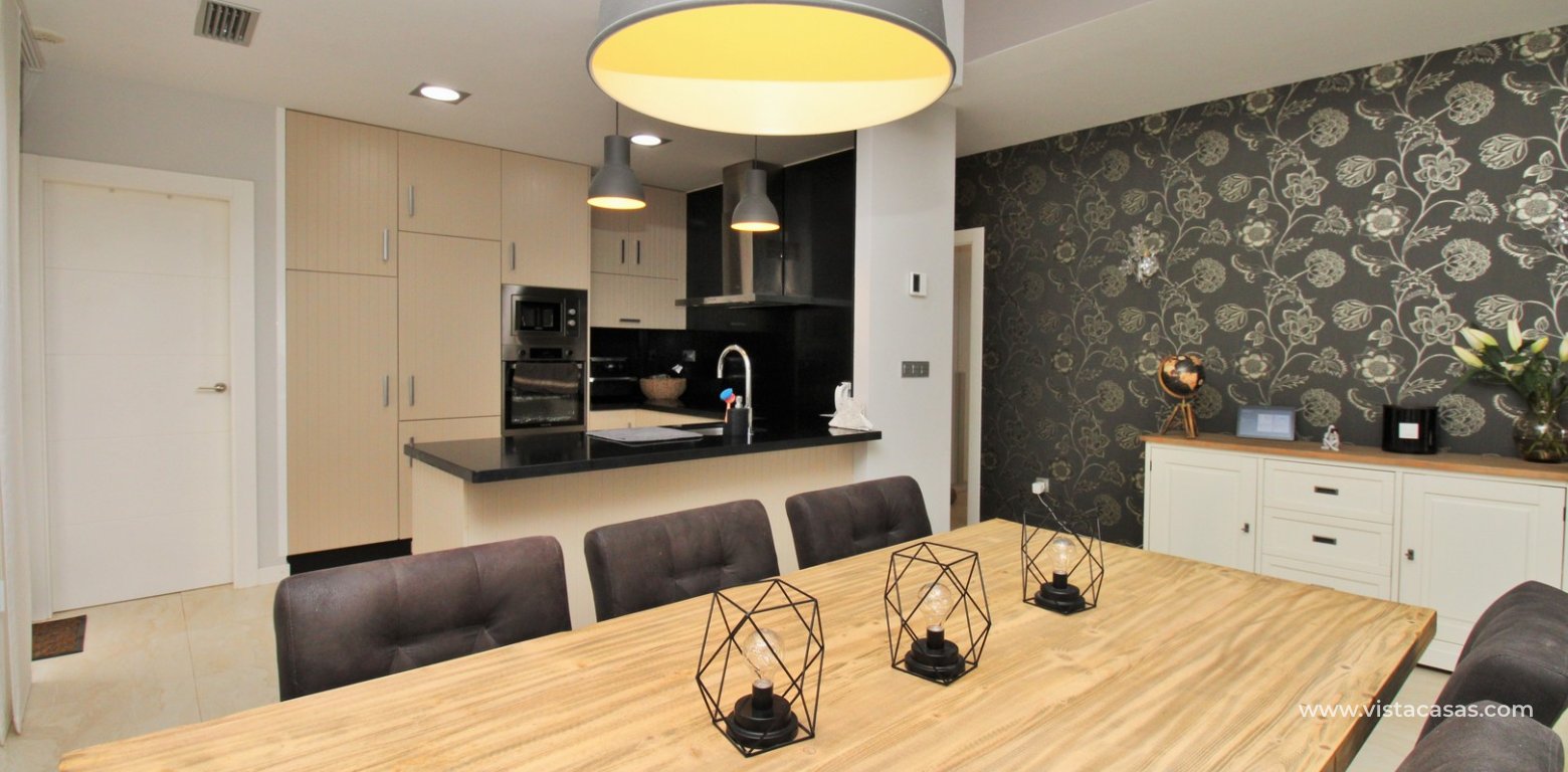 Detached Innova villa for sale Pau 8 Villamartin dining area