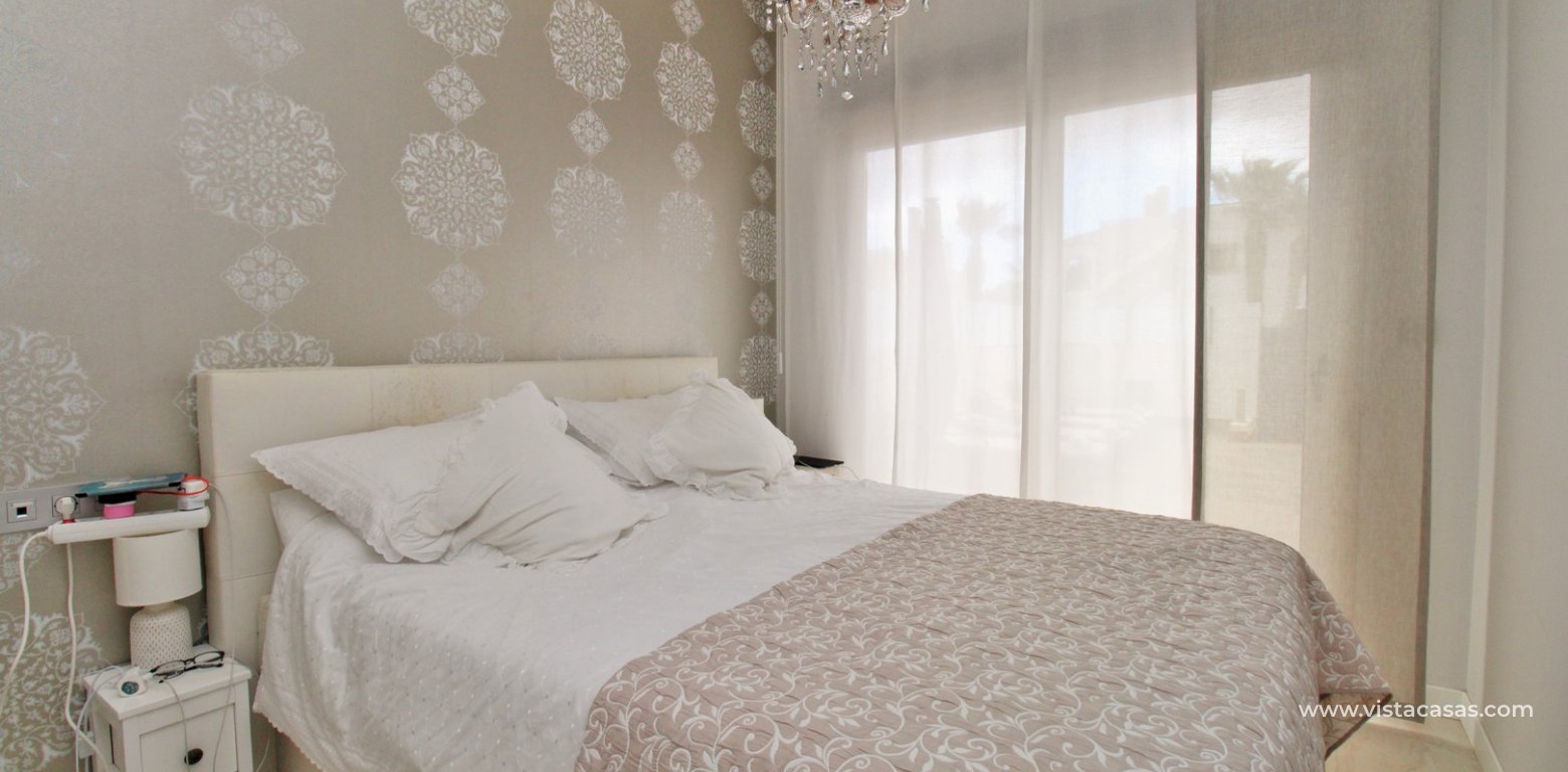 Detached Innova villa for sale Pau 8 Villamartin master bedroom