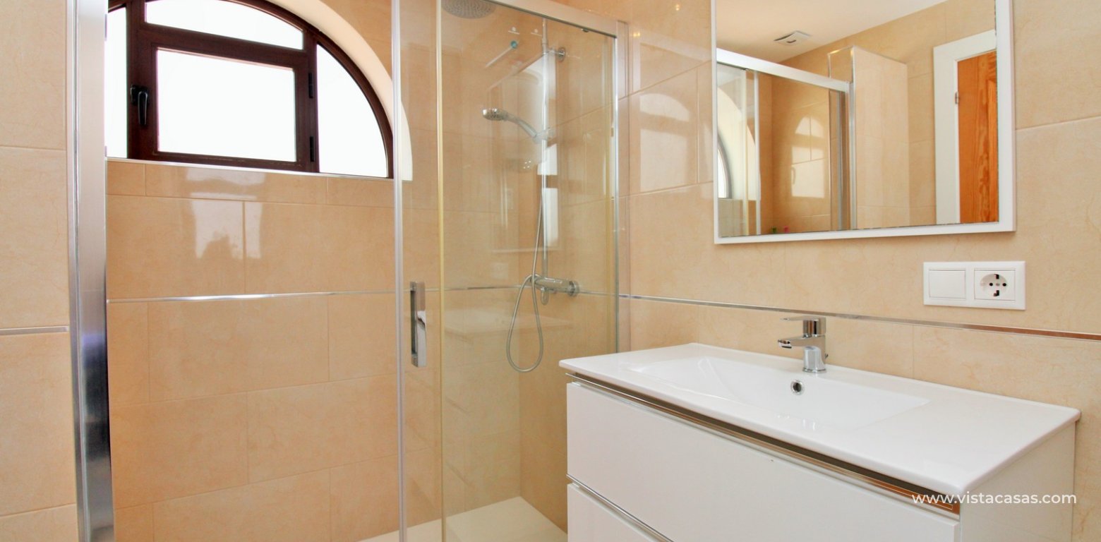 Lola bungalow pool views for sale Pau 8 M7 Villamartin annex bathroom