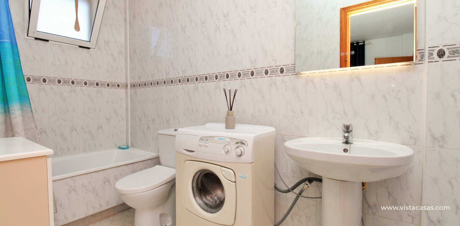 Top floor apartment for sale Sol de Mar Playa Flamenca bathroom