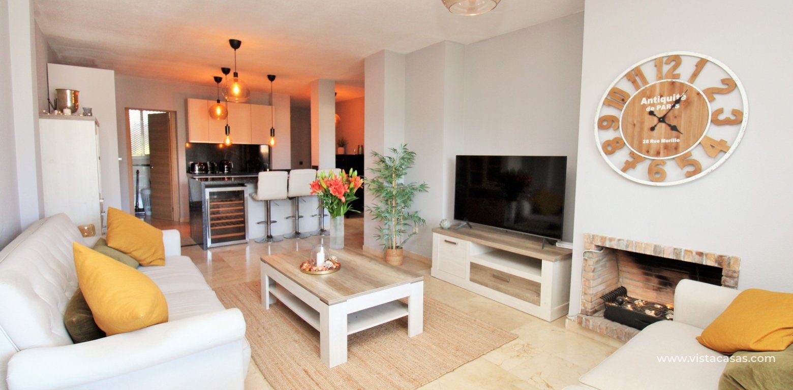 Renovated apartment in the Villamartin Plaza Villagolf lounge