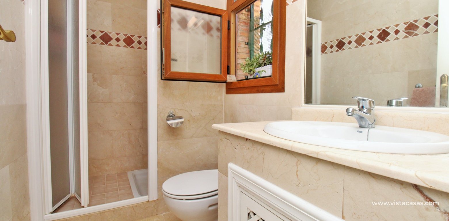 Penthouse apartment for sale Pau 8 Villamartin en-suite bathroom