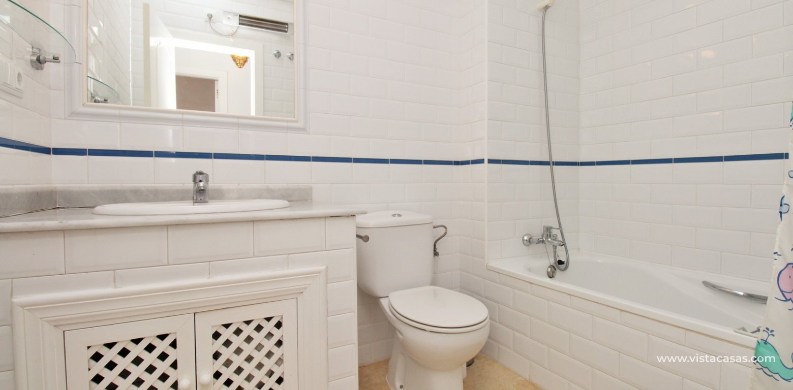 Penthouse apartment for sale Pau 8 Villamartin bathroom