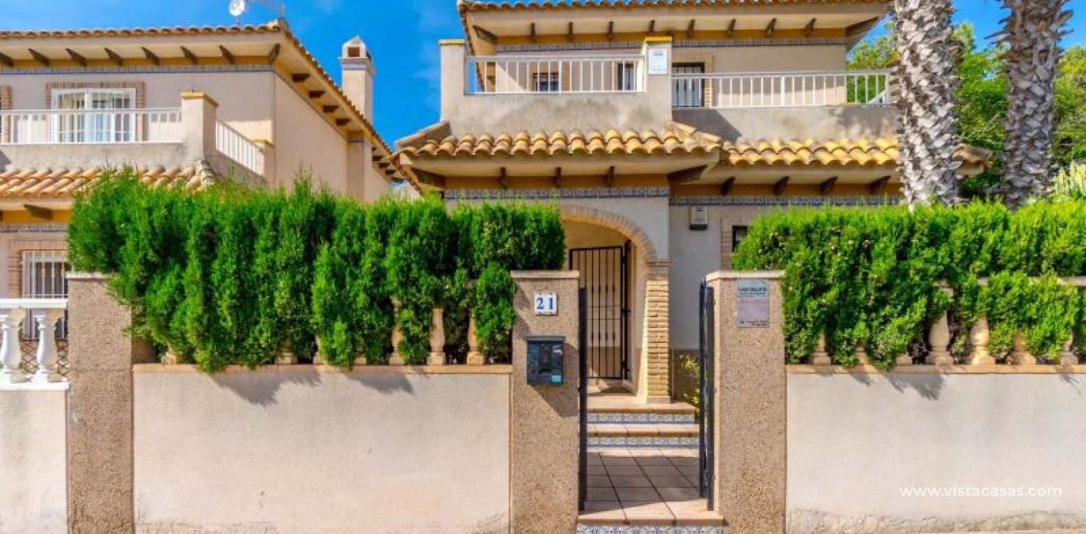 Resale - Villa - Torrevieja