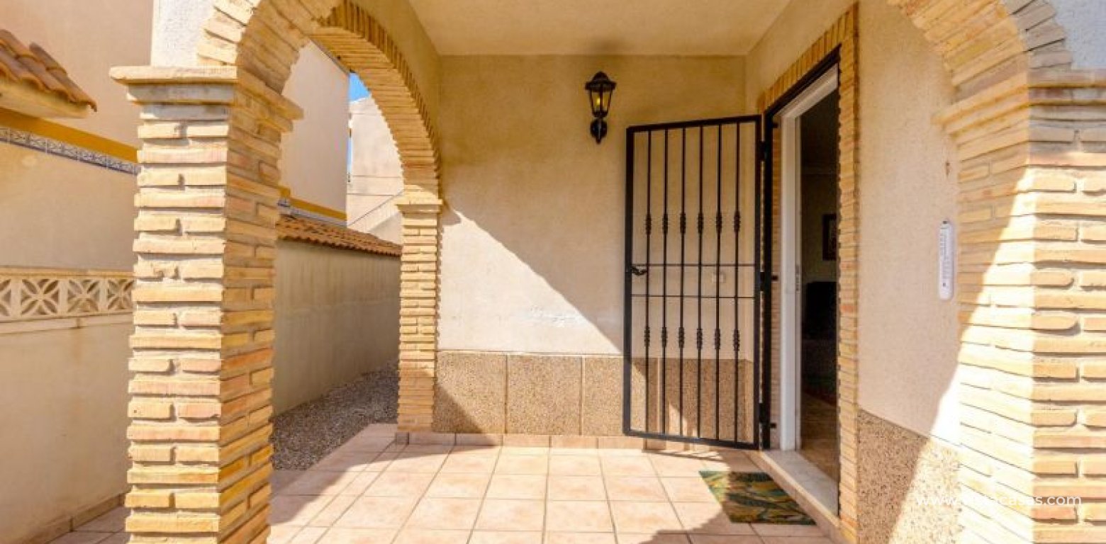 Resale - Villa - Torrevieja