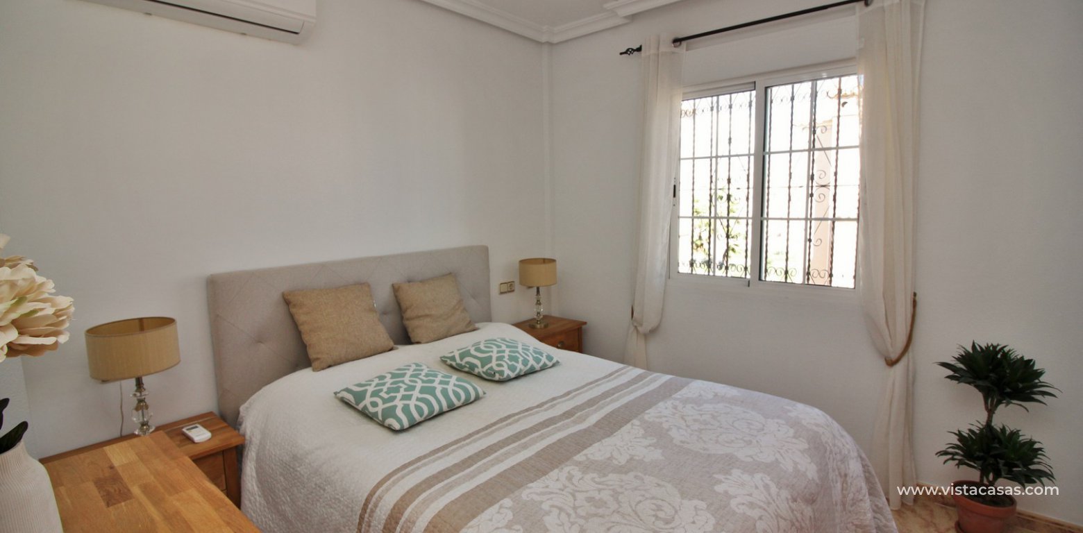 Townhouse for sale in Villamartin master bedroom