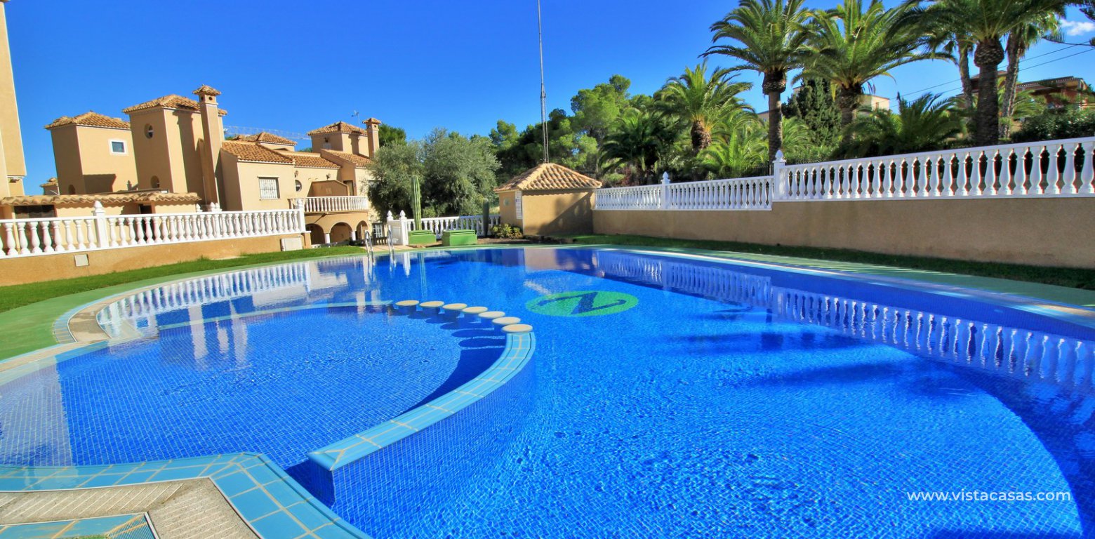Townhouse for sale in Villamartin communal pool