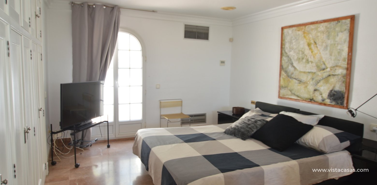 Resale - Villa - Torrevieja