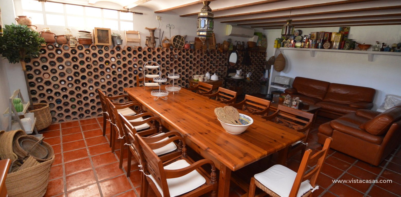 Resale - Villa - Torrevieja