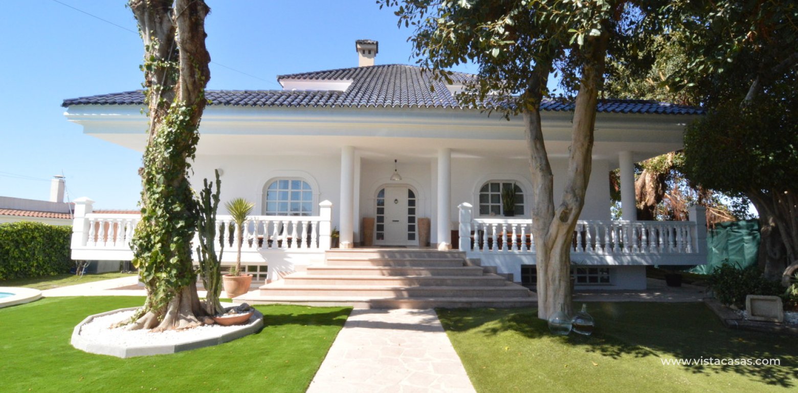 Resale - Villa - Torrevieja