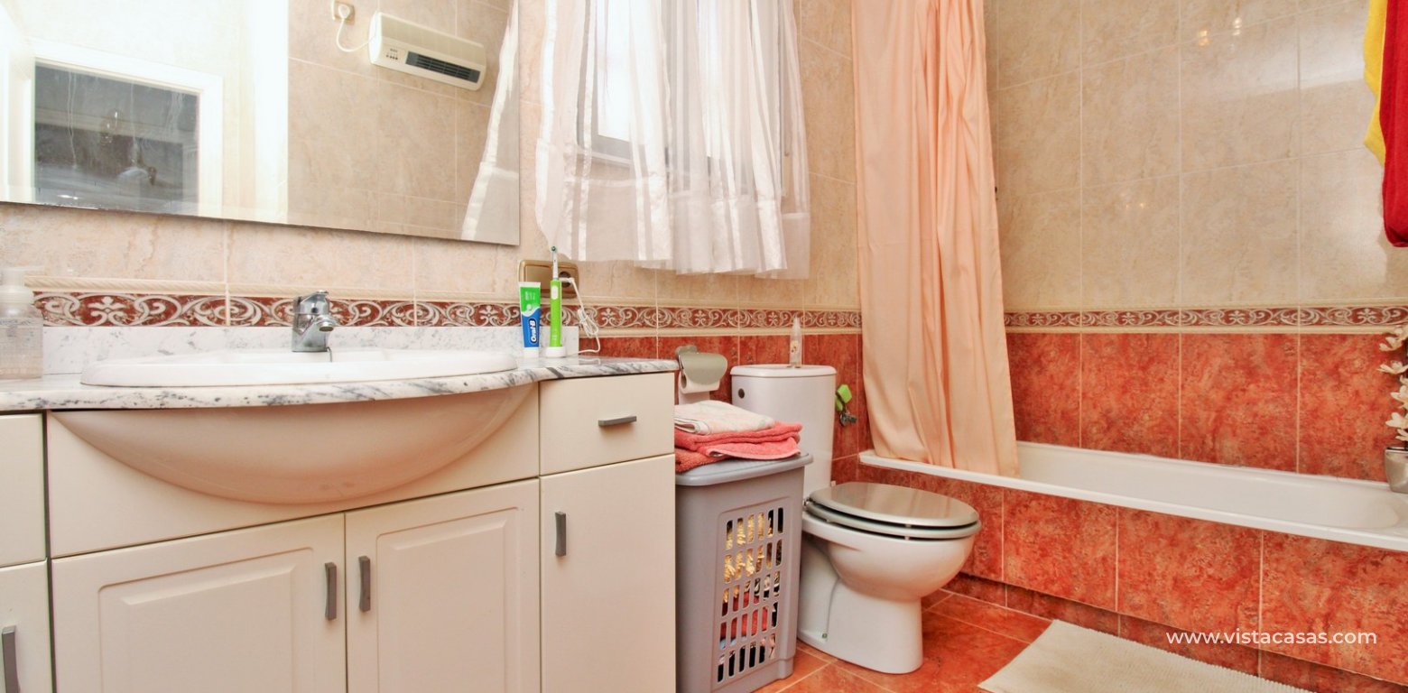 Bungalow for sale Villamartin bathroom