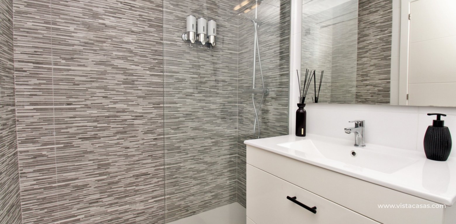 2 Bedroom Apartment with Pool View for sale Sungolf Beach Villamartin bathroom walkin shower