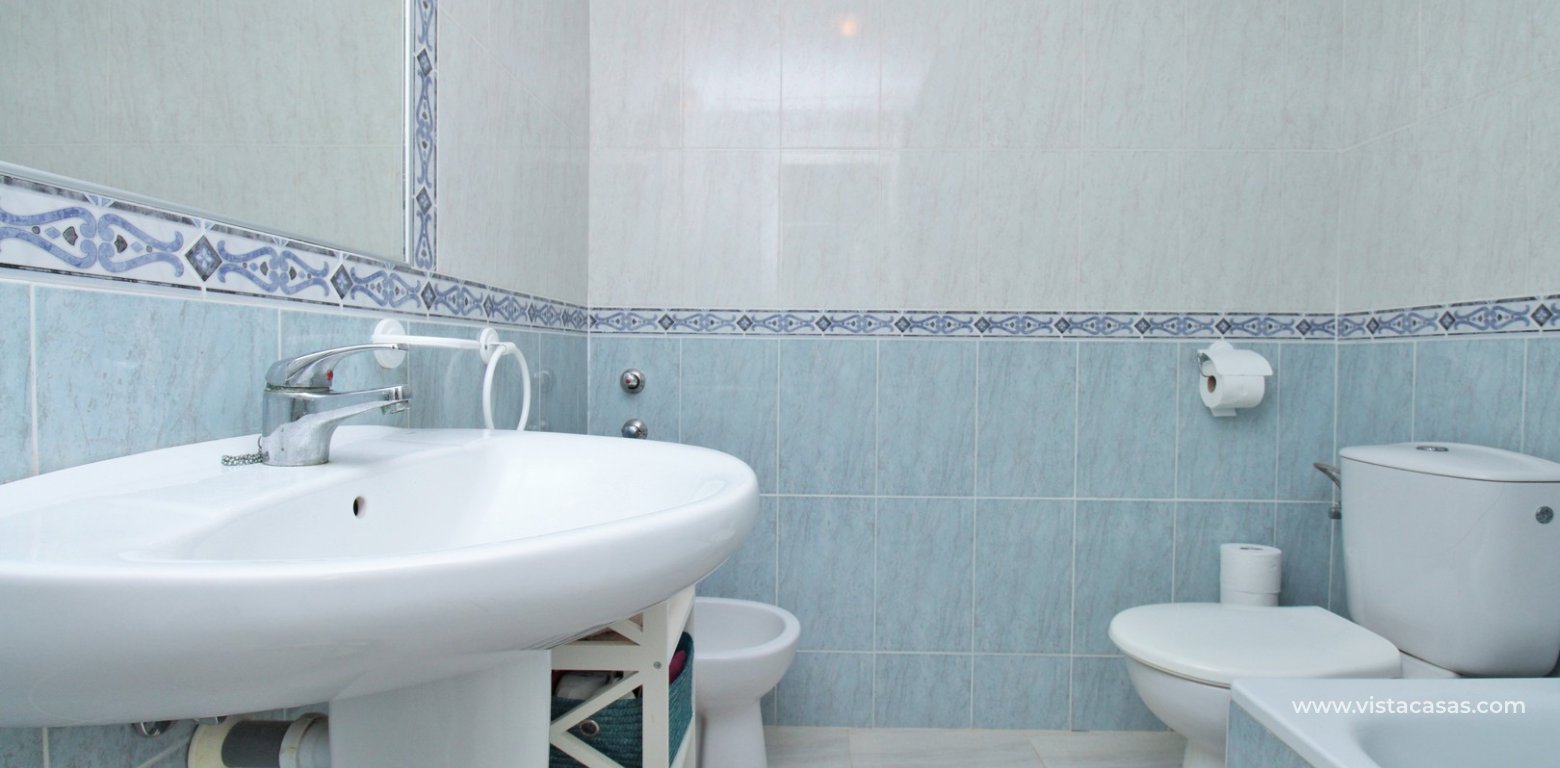 Bungalow with roof terrace for sale Villamartin bathroom