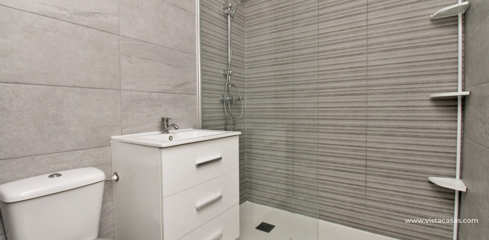 Refurbished Bungalow For Sale Blue Lagoon Villamartin bathroom