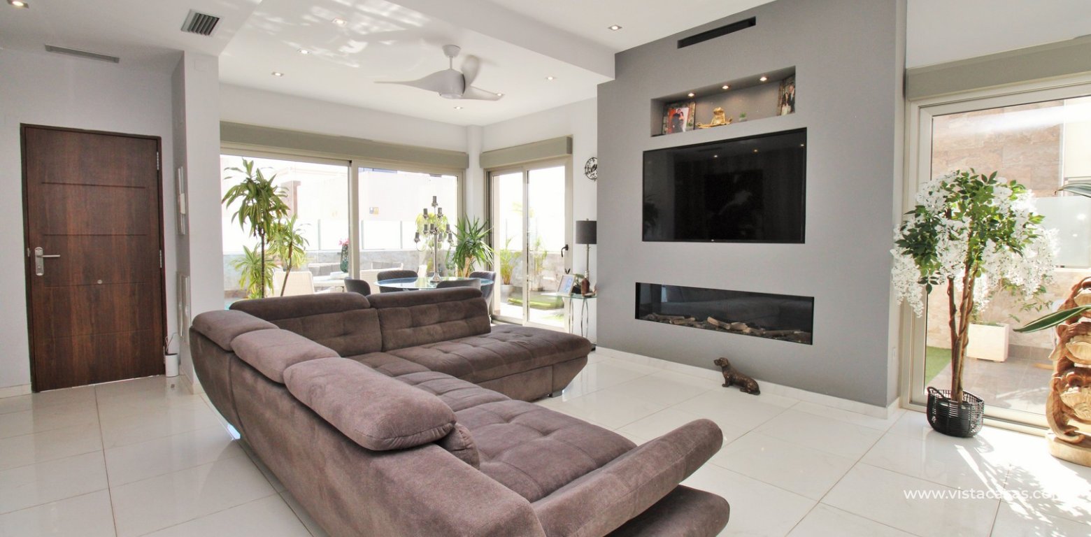 Modern 4-Bed Villa with Pool & Solarium in Villamartin lounge