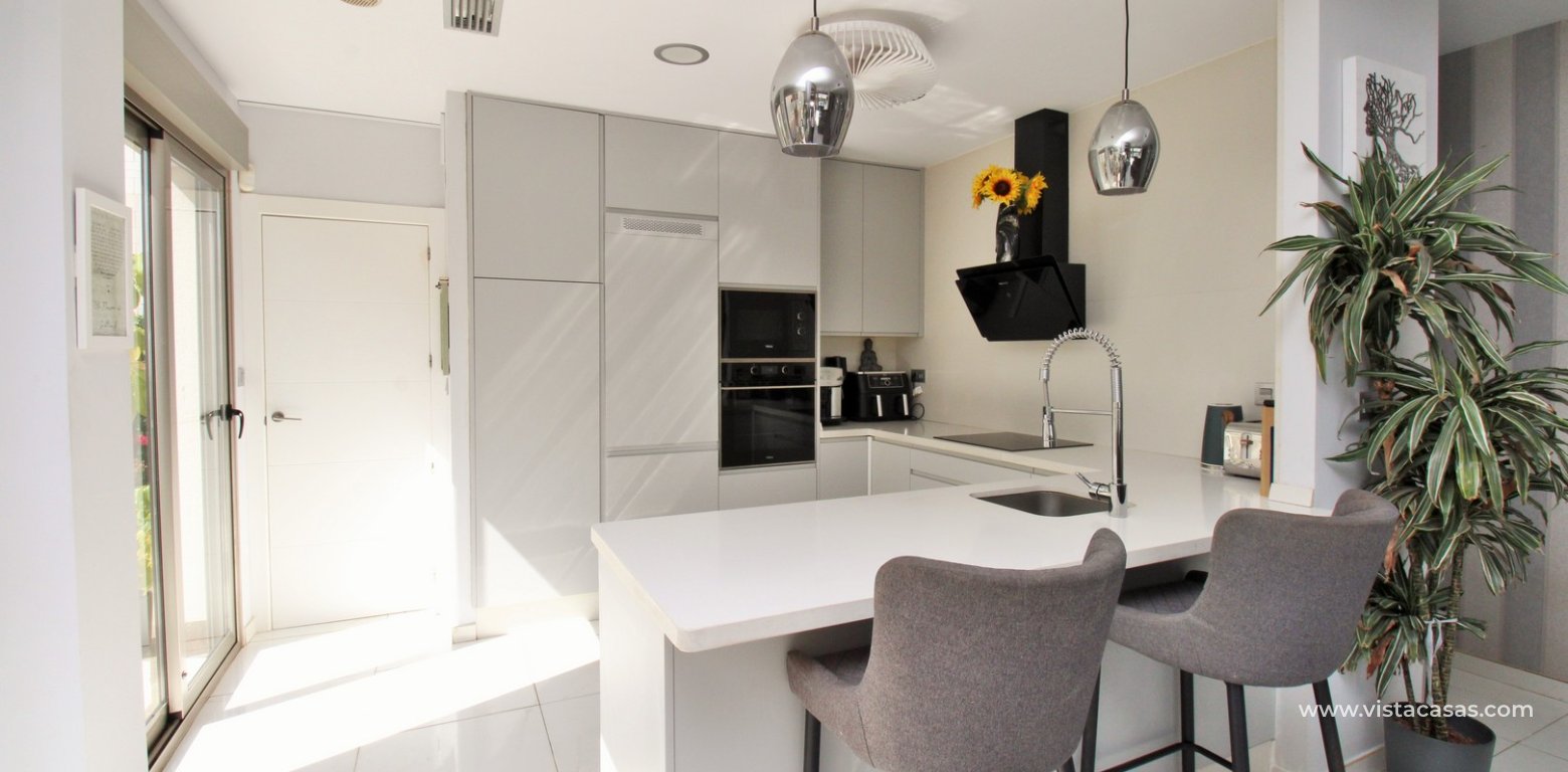 Modern 4-Bed Villa with Pool & Solarium in Villamartin kitchen