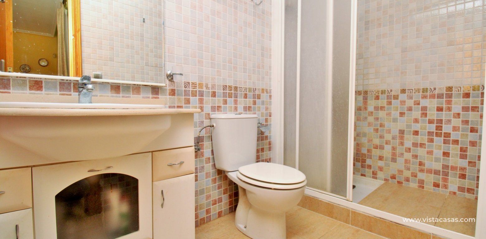 3-Bed Quad House in Villamartin Torregolf IV Pool View downstairs bathroom