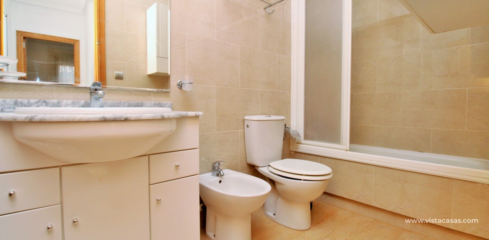 3-Bed Quad House in Villamartin Torregolf IV Pool View bathroom