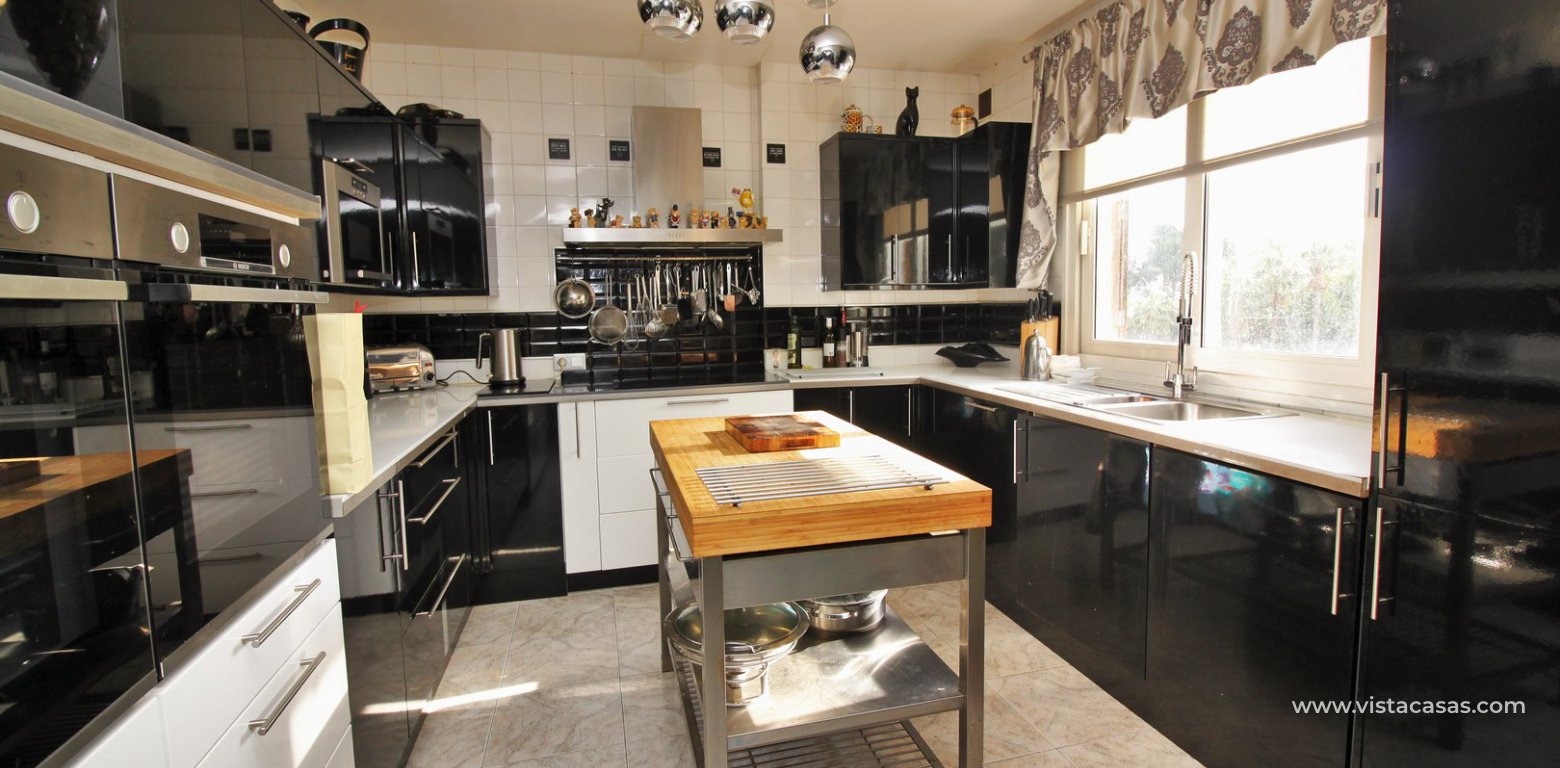 Apartment for sale in the Villamartin Plaza kitchen