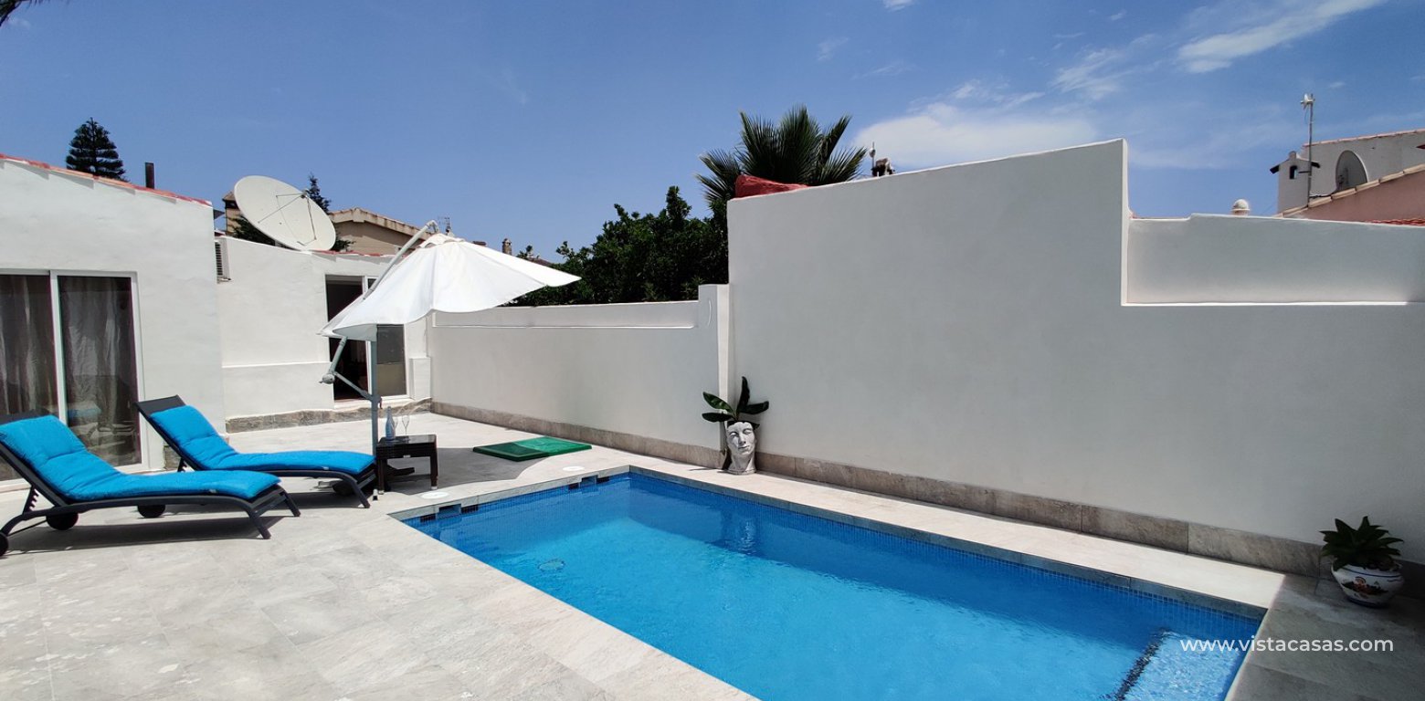  Villa for sale in Torrezenia Orihuela Costa swimming pool