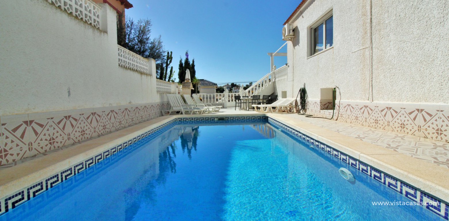 Detached villa for sale in Villamartin pool