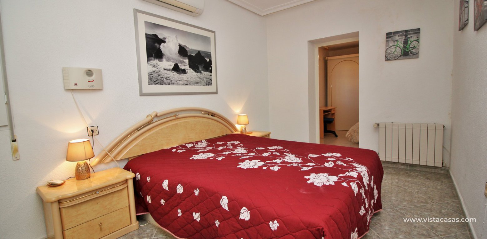 Detached villa for sale in Villamartin master bedroom