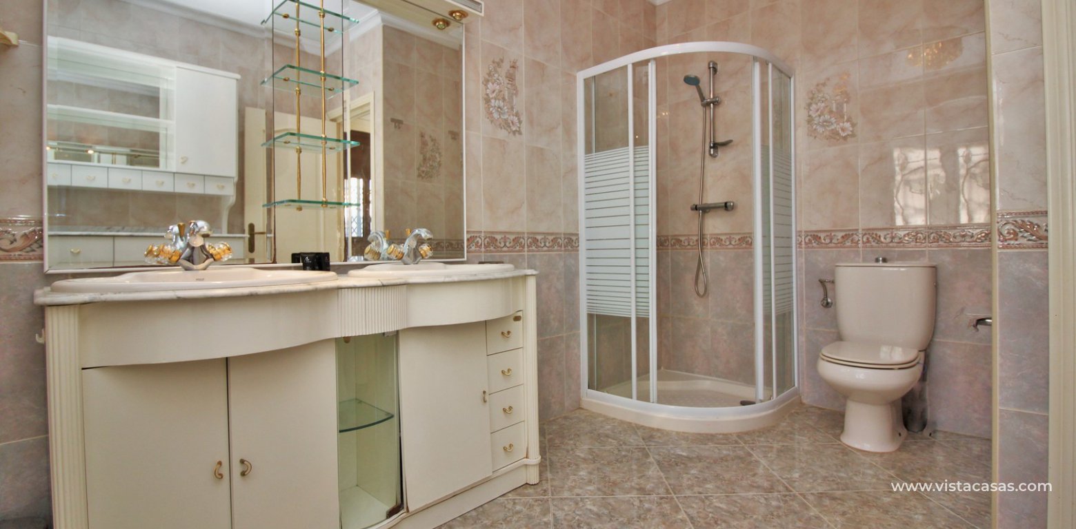 Detached villa for sale in Villamartin bathroom walk in shower