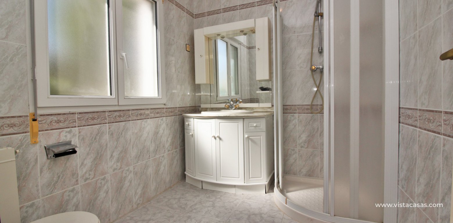 Detached villa for sale in Villamartin separate annex bathroom