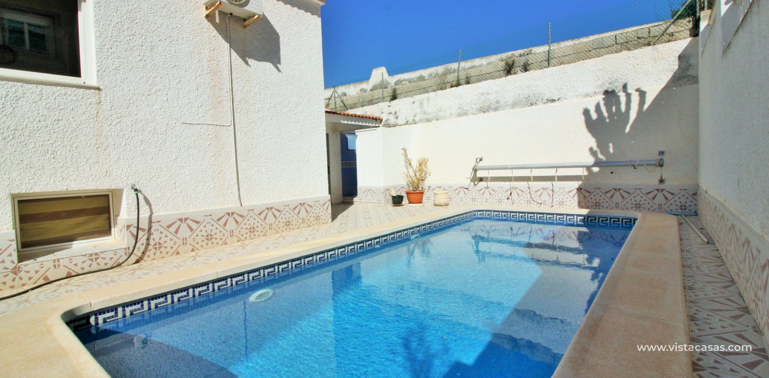 Detached villa for sale in Villamartin swimming pool