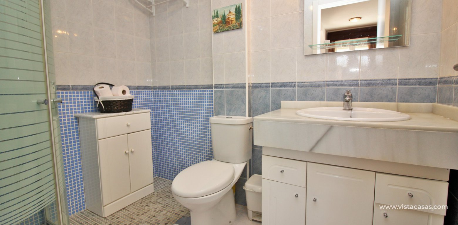 Apartment for sale in Panorama Golf Villamartin bathroom