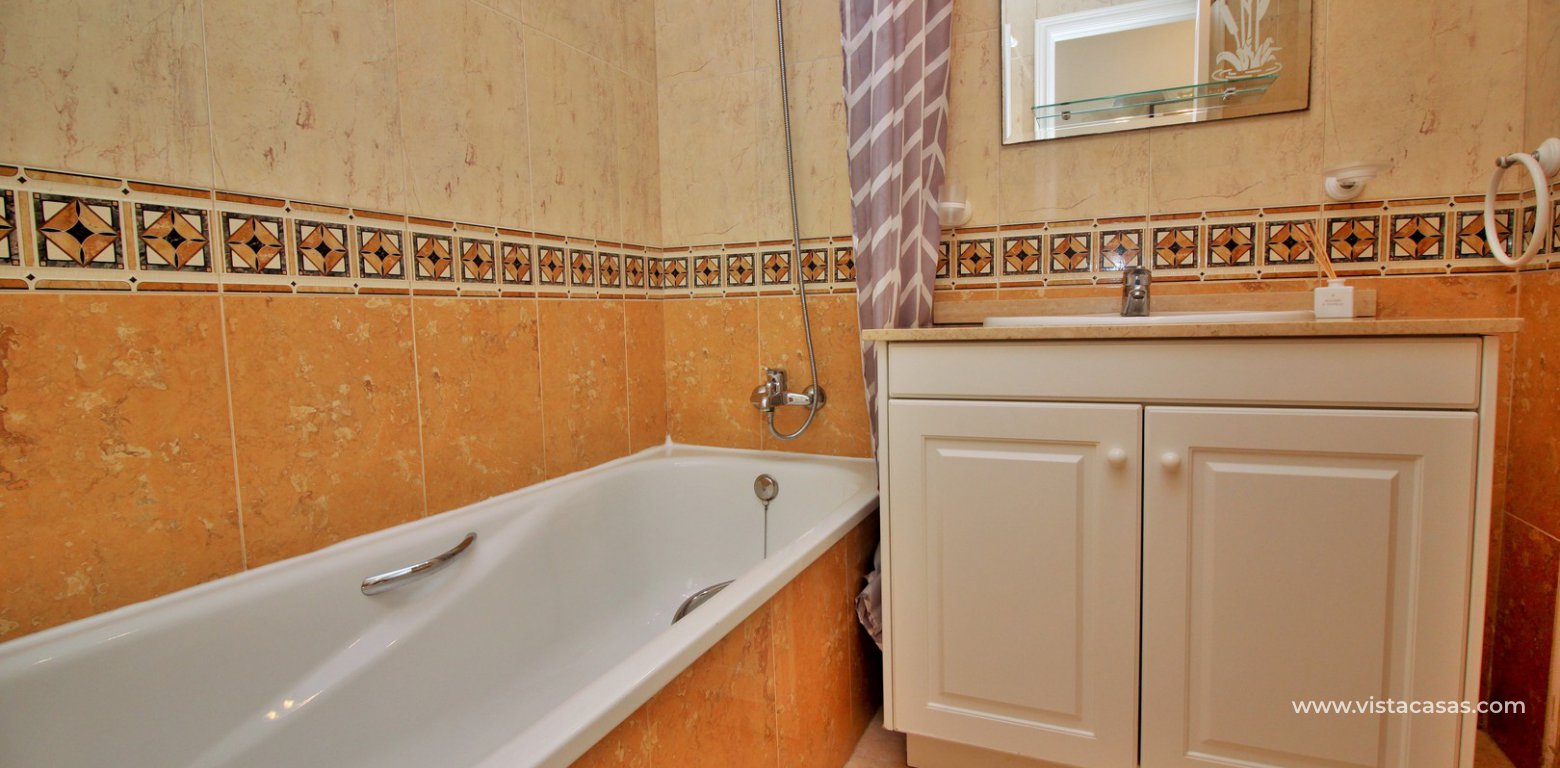 Townhouse for sale in Campoamor golf bathroom
