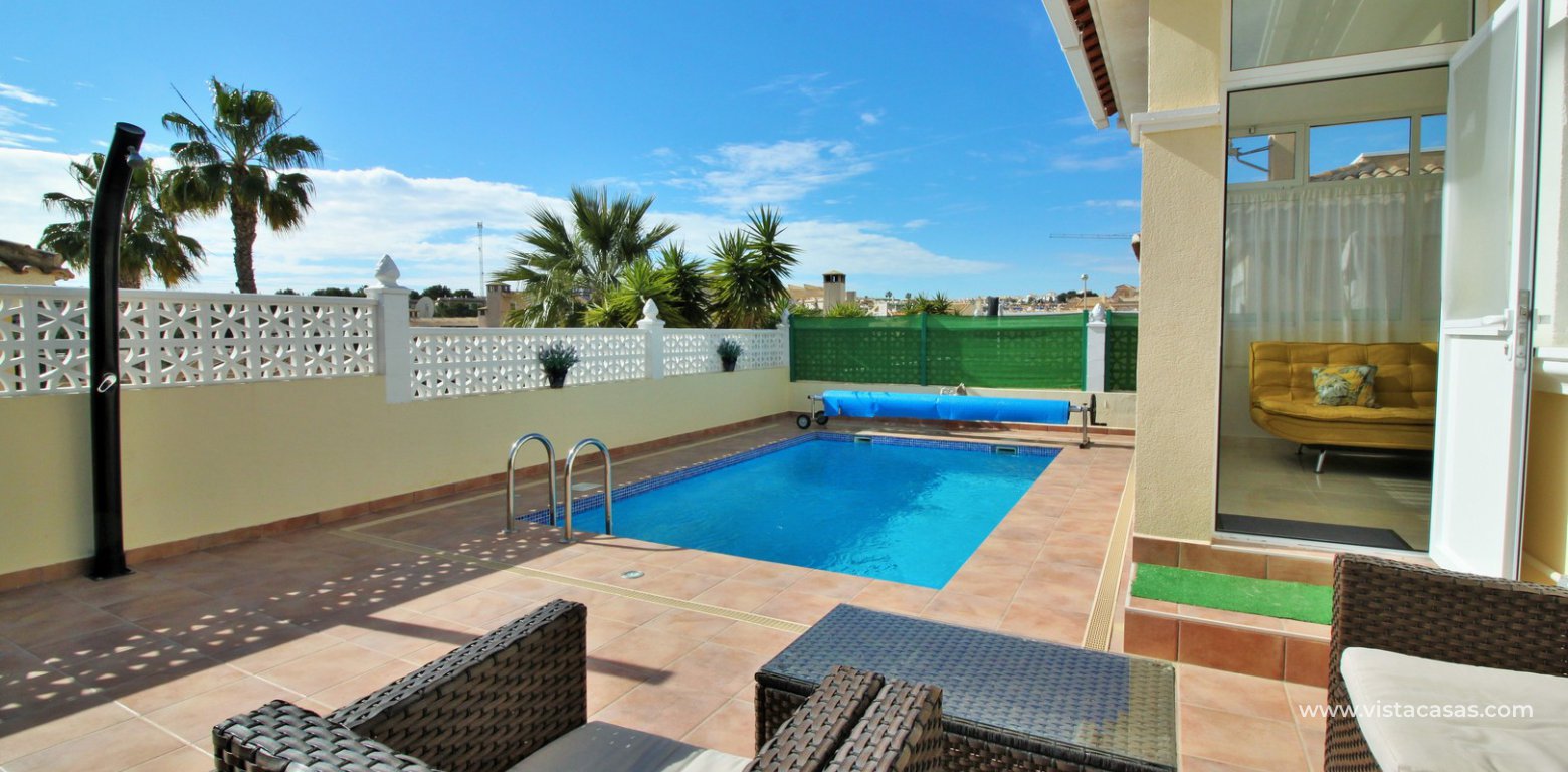 Detached villa for sale with private pool in Villamartin south facing