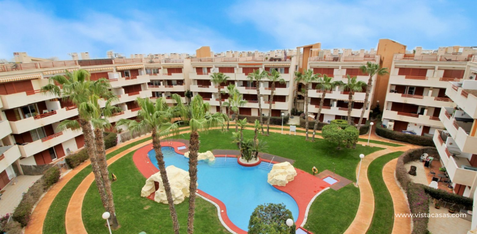 Penthouse apartment for sale in El Rincon Playa Flamenca overlooking the pool