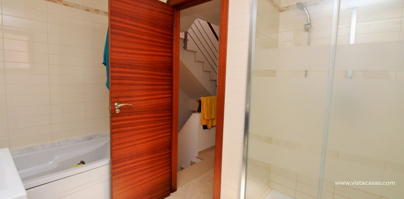 2 Bed Duplex with Spa Facilities in Lomas de Cabo Roig bathroom 2